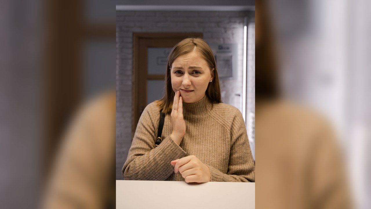 Bruxism nocturn sau diurn? Cum recunoști încleștarea maxilarului