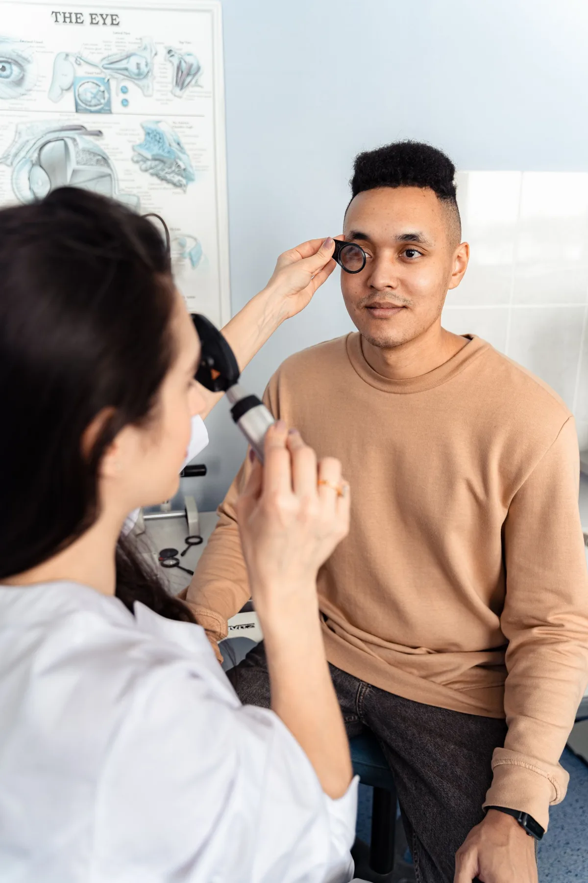 Cristalin monofocal, multifocal, EDOF sau toric: cum alegi la operația de cataractă